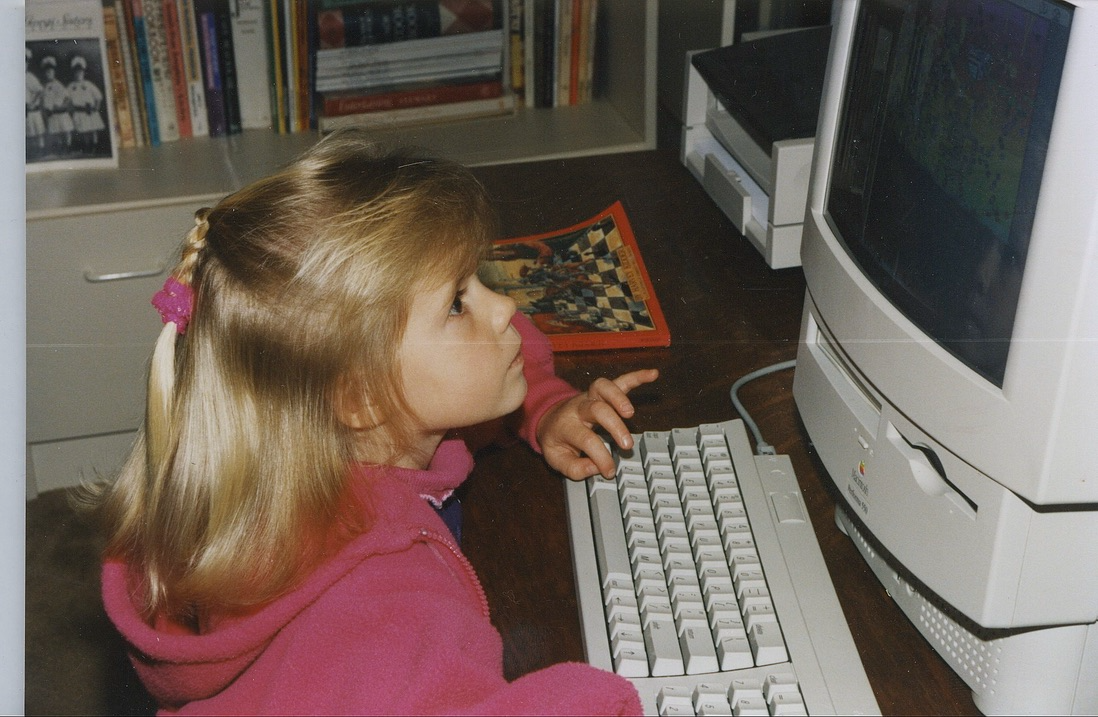 A small child at a Macintosh